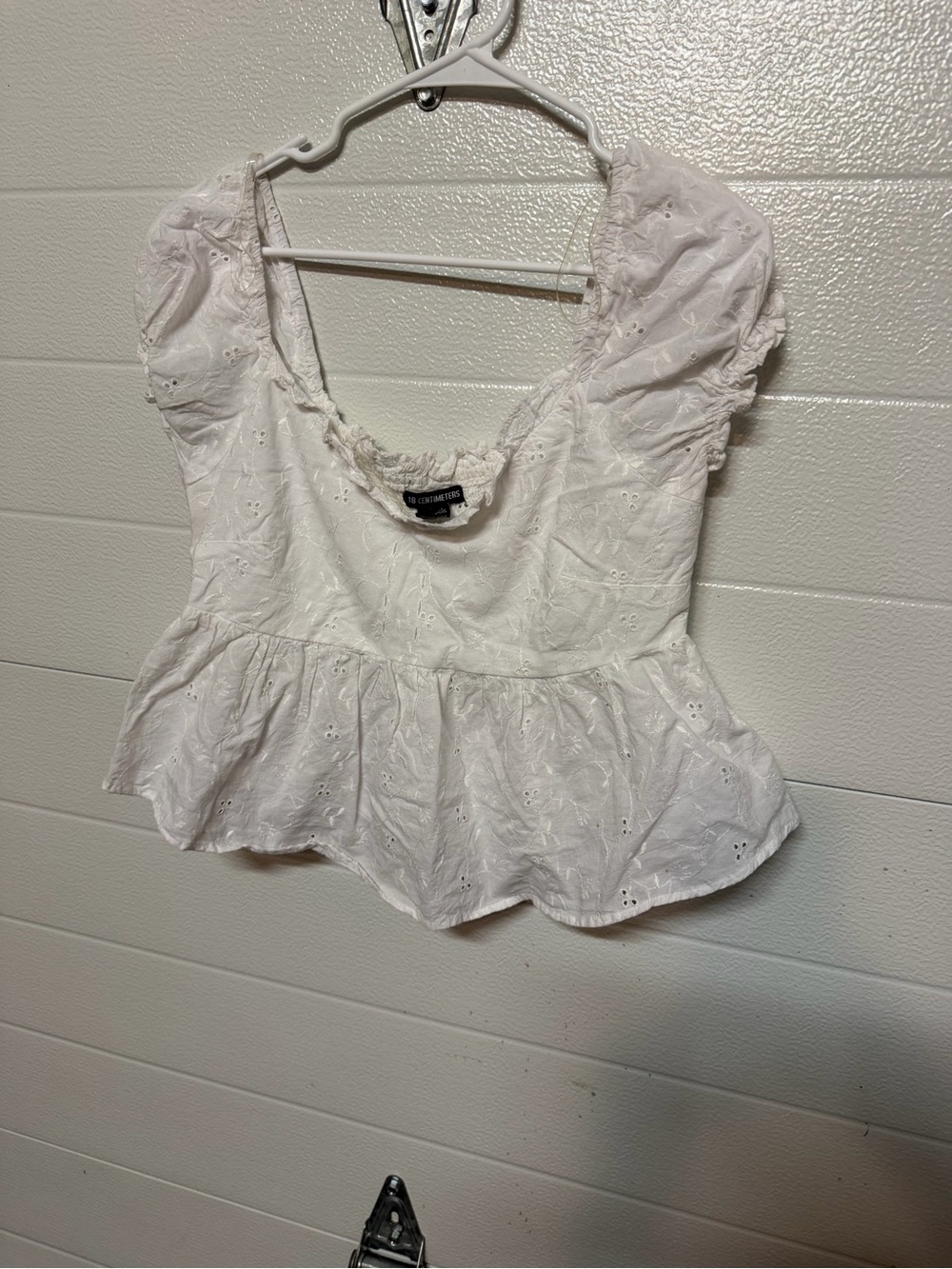 Feminine White Eyelet Peplum Puff-Sleeve Blouse